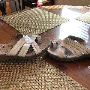 Bare traps leather. Jolly sandals. Size 8.5